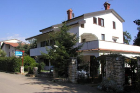 Apartments with a parking space Karigador, Novigrad - 2534